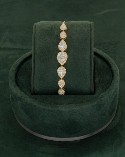 طقم نسائي شوكر 5 قطع مرصع بالزركون لون ذهبي