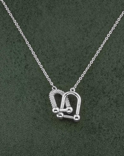 سلسال فضي بتعليقة على شكل حرف U تصميم مزدوج