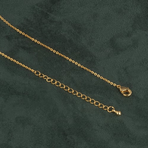 سلسال ذهبي تصميم هندسي معين مزين باللؤلؤ