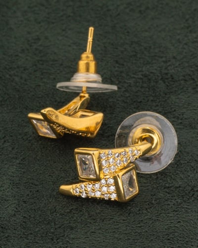 حلق نسائي ذهبي تصميم ايطالي مزين بالزركون