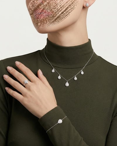 طقم بتصميم الدمعة الماسية بتصميم فضي من خاتون