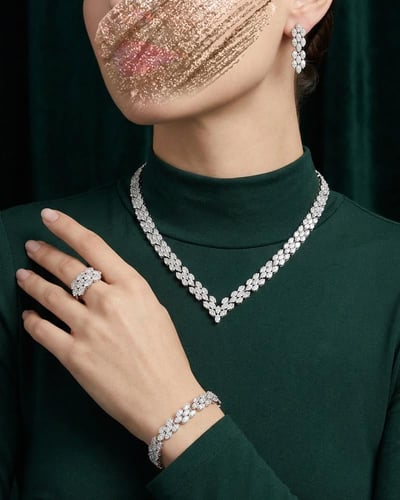 طقم فضي من الزركون الفاخر للمناسبات بلمعة الألماس