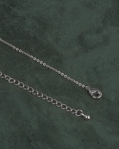 سلسال فضي ناعم مع تعليقة الفهد بلمعة الألماس