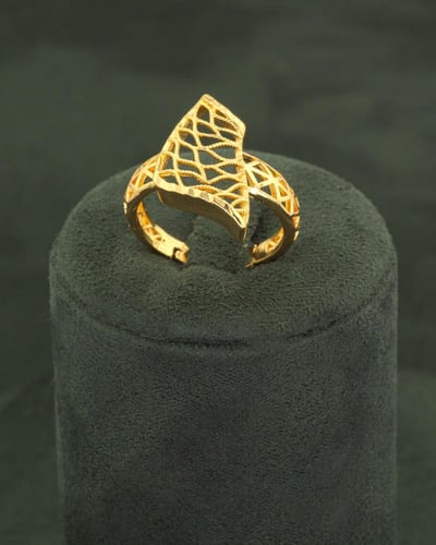 طقم اكسسوارات 5 قطع بلمعة الذهب الجذابة