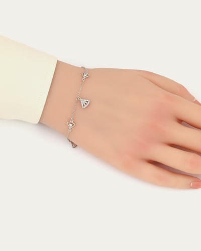 إسوارة ناعمة بتصميم الأصداف الماسية لون فضي