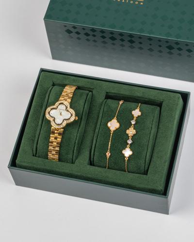 طقم ساعة وأساور فاخرة بلون ذهبي و تصميم عالمي مرصّ...