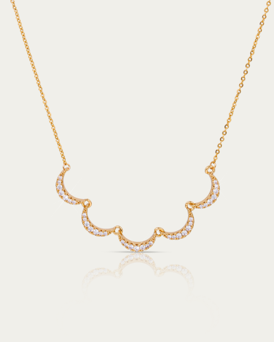 سلسال نسائي ذهبي بتصميم الأهلة المتلألئة مرصع بالز...