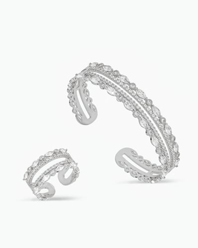 طقم اسوارة وخاتم لون فضي مزخرف بفصوص من الزركون ال...