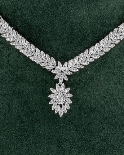 طقم شوكر نسائي تصميم ماسي مرصع بالزركون