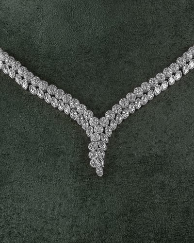 طقم فضي بتصميم ألماس ملقح بالزركون الأبيض