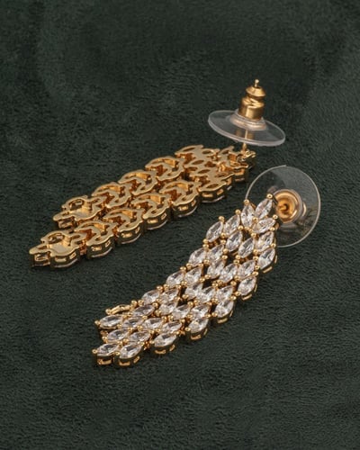 أقراط الأذن تصميم ذهبي فاخر مرصع بالزركون