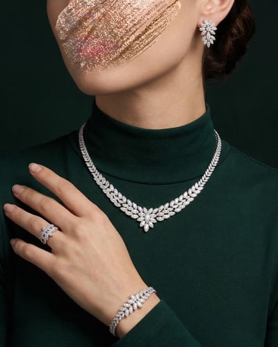 طقم نسائي للمناسبات مرصع بالزركون بلمعة الألماس مك...