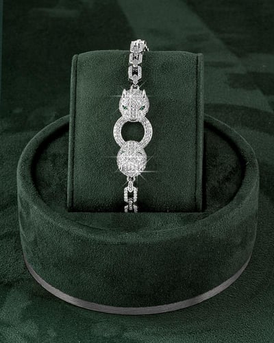 طقم مجوهرات بتصميم راس النمر يعكس القوة والفخامة م...