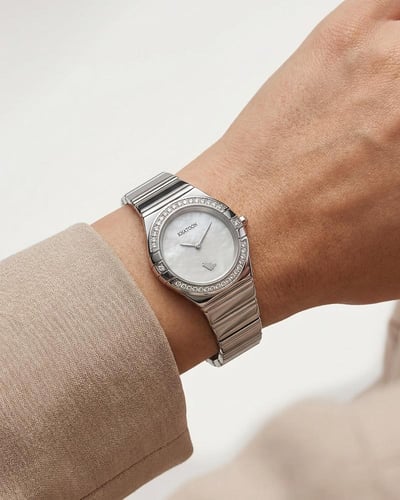 ساعة نسائية راقية من خاتون لون فضي