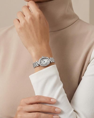 ساعة خاتون النسائية تصميم بيضاوي عصري لون فضي