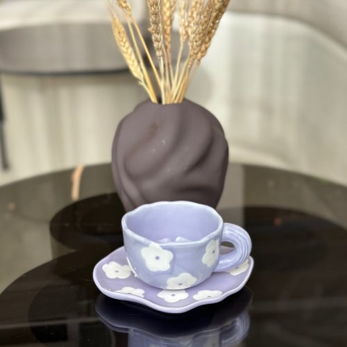 كوب قهوة الورد البنفسجي