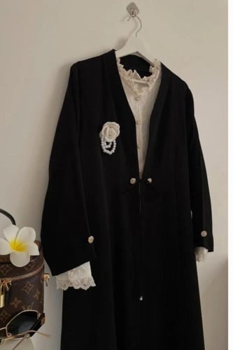 عبايه كلوش بتفصيل مرتابه