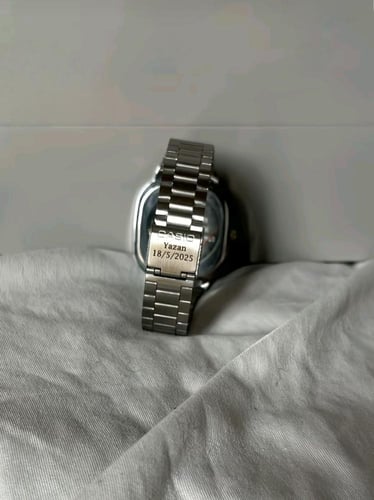 ساعة كاسيو مع رسمة عيون او ابتسامه