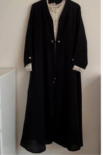 عبايه كلوش بتفصيل مرتابه