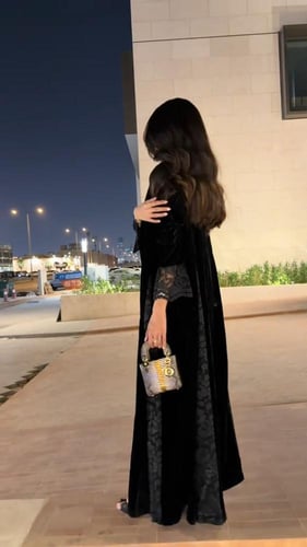 عبايه شتويه الفخامه مخمل