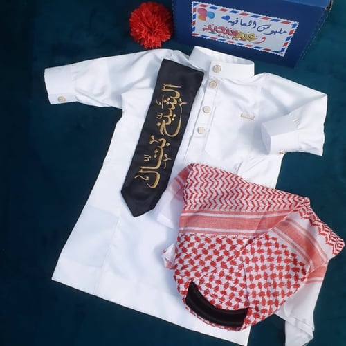 اثواب مع اشماغ مع العقال