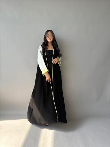 عباية كريب ملكي باكمام مخططة