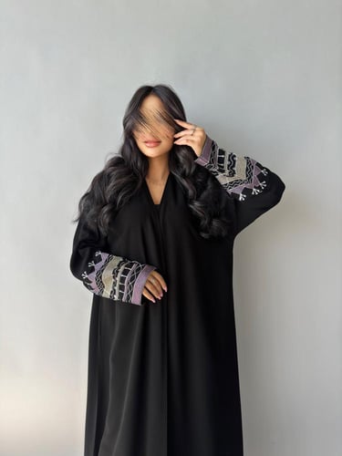 عباية كريب بتطريز موف