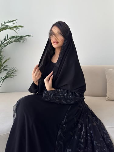 عباية كريب مع تل مطرز