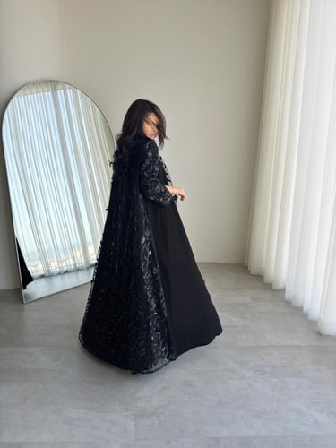 عباية كريب مع تل مطرز