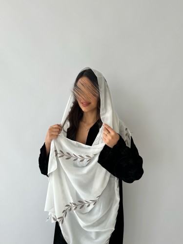 طرحة ابيض مطرزة