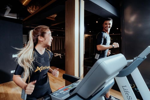 جهاز AlphaUp Active EMS – لتحفيز العضلات وشد الجسم