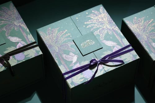 بوكس الإهداء تمر محشي لوز