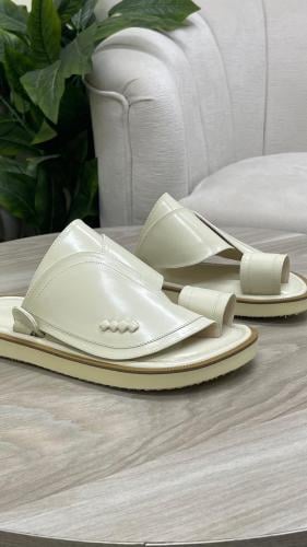 حذاء شرقي وطني سادة سكري