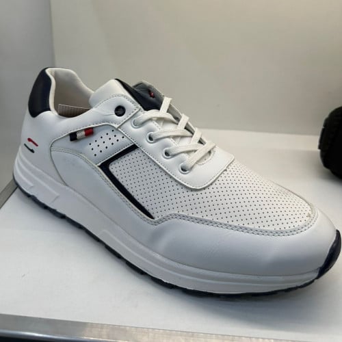 جزمة كاجوال ابيض