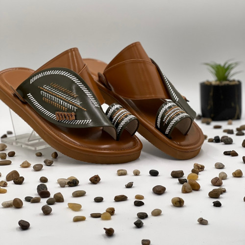 حذاء شرقي مطرز 110