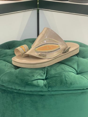 شرقي مطرز مقاس كبير