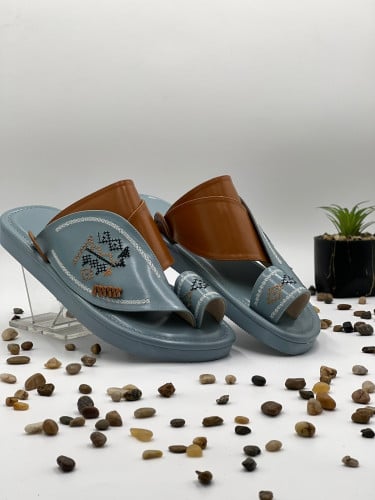 حذاء شرقي مطرز 101