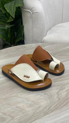 حذاء شرقي شبابي