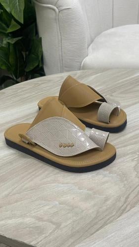 حذاء شرقي شبابي