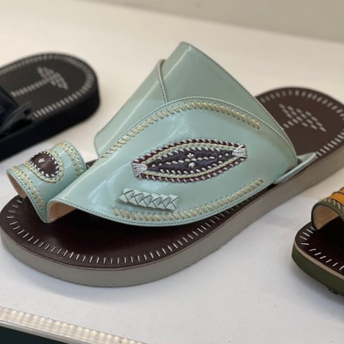 حذاء شرقي مطرز 140