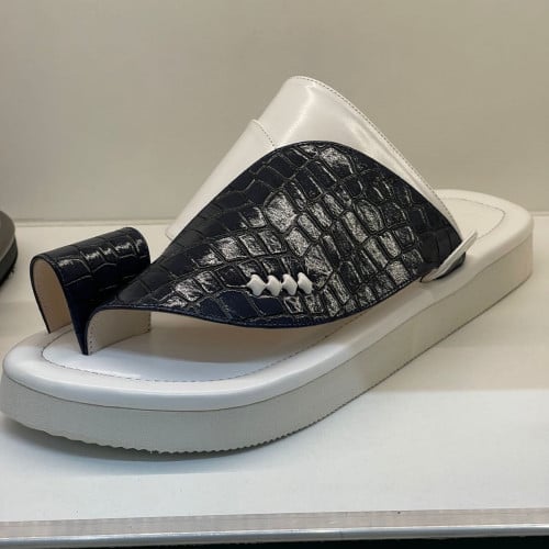 حذاء شرقي سادة 42