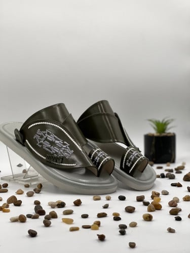 حذاء شرقي مطرز 114