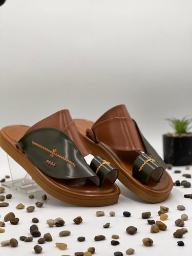 حذاء شرقي مطرز 112