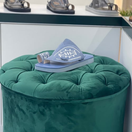 حذاء شرقي مطرز 137