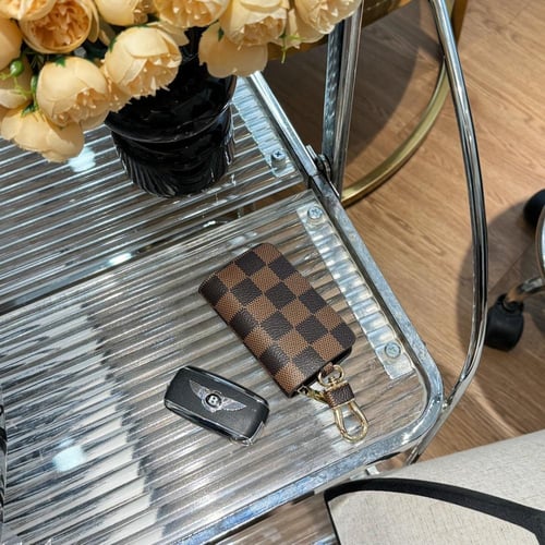 ميدالية لويس فيتون الفخمه