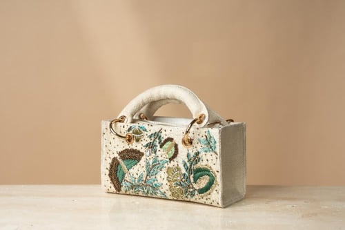 Eid Butterfly طلب مسبق