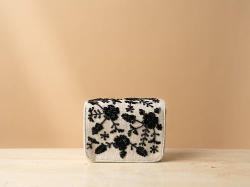 Little Black طلب مسبق