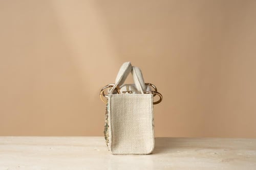 Eid Butterfly طلب مسبق