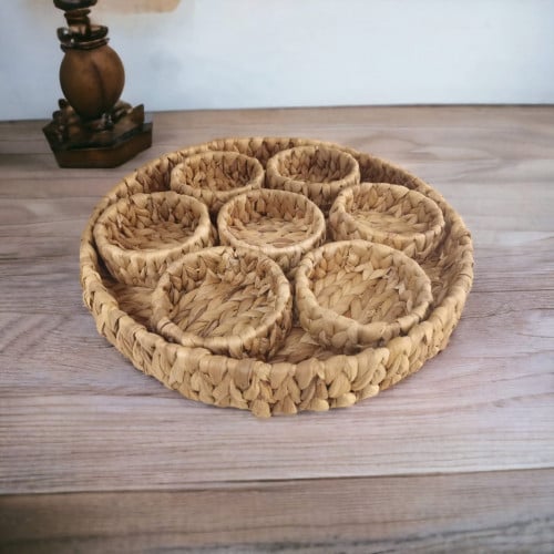 استند تقديم دائري كبير مصنوع من الخوص