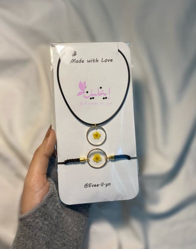 طقم اكسسوار انيق بالورد الطبيعي